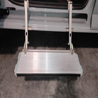 Marchepied latéral repliable pour Peugeot Expert 2016+