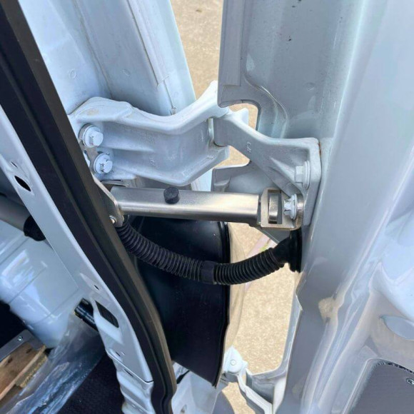 Résultat final après montage de l’arrêt de porte arrière pour Volkswagen T7 2025+