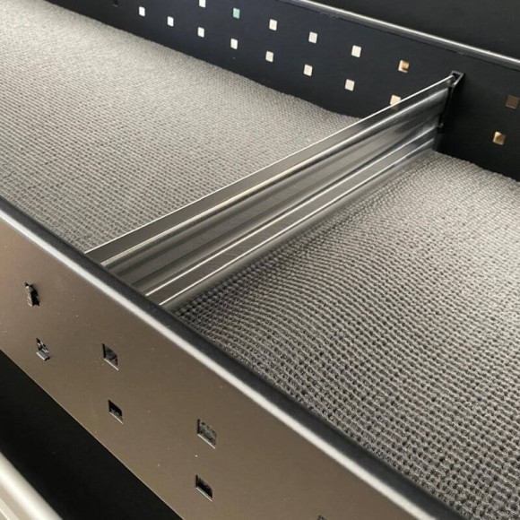 Séparateur métallique Provan pour étagère utilitaire – installation facile et modulable Séparateur métallique Provan pour étagère utilitaire – installation facile et modulable