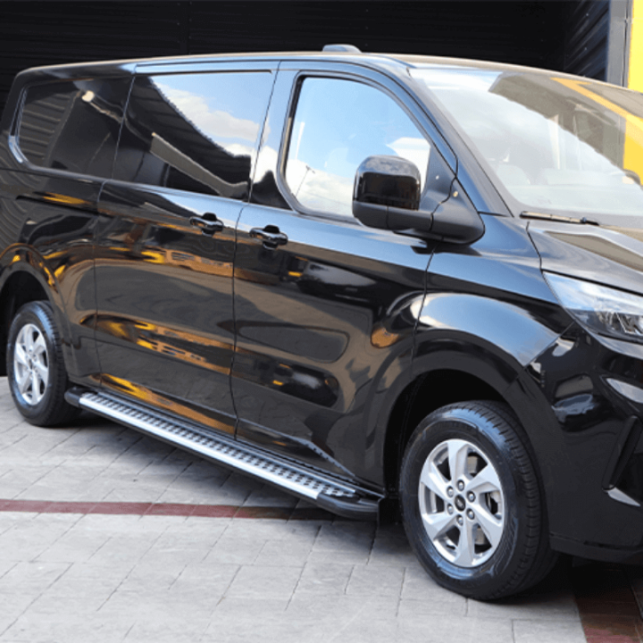 Marchepied latéral fixe gris – Vue d'ensemble du produit - Ford Custom 2023+