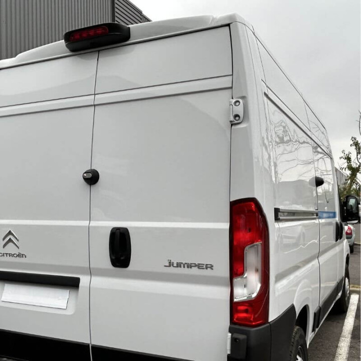 Serrure antivol Mul-T-Lock MVP3000 installée sur Citroën Jumper.