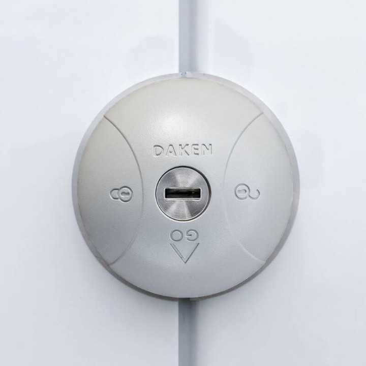 Détail serrure antivol utilitaire Daken Saturn GO avec cylindre sécurisé