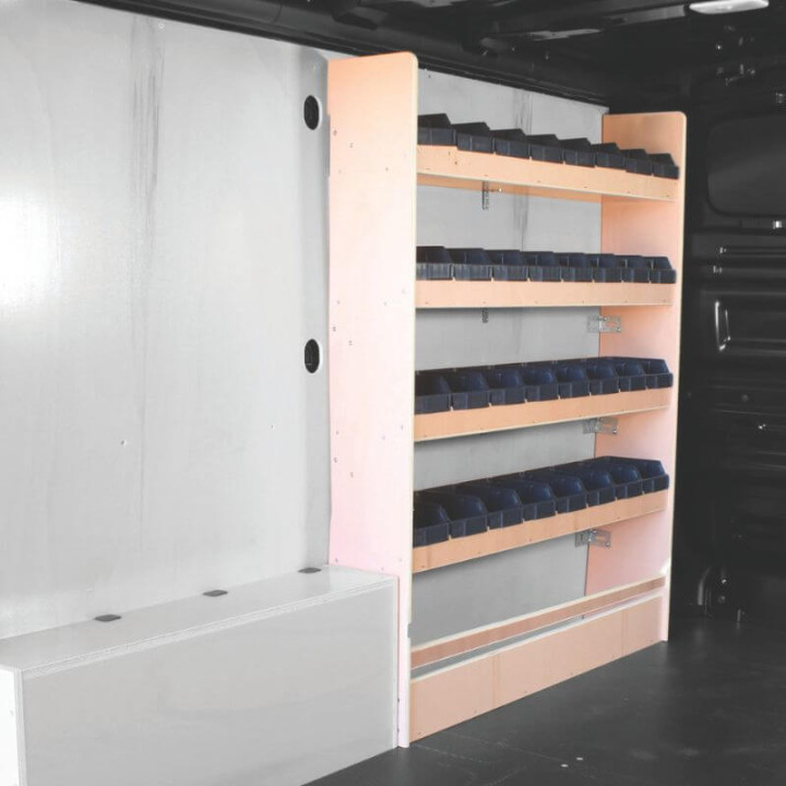 Aménagement compact Nissan NV300 2016-2021 avec casier bois 32 bacs côté gauche