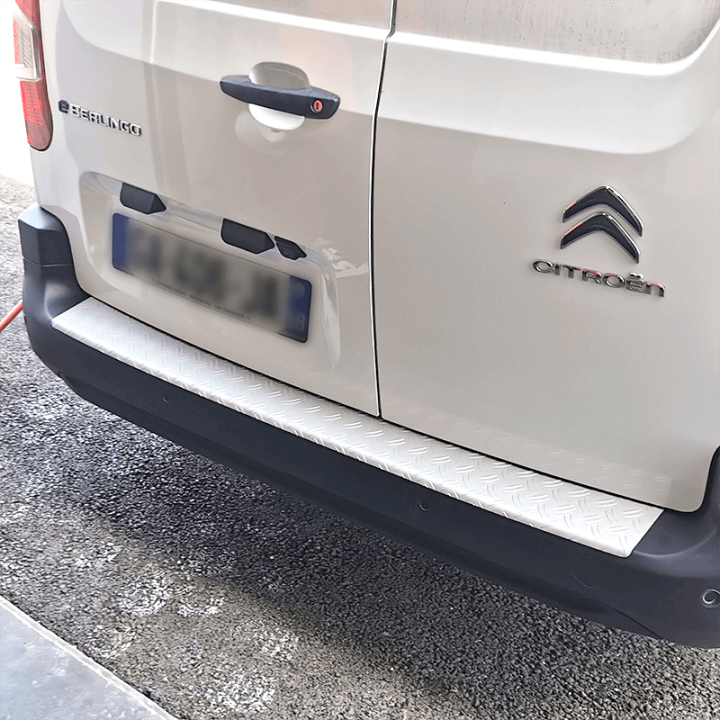 Seuil de coffre aluminium Nissan Interstar 2022+ - vue sur véhicule - exemple sur un autre véhicule