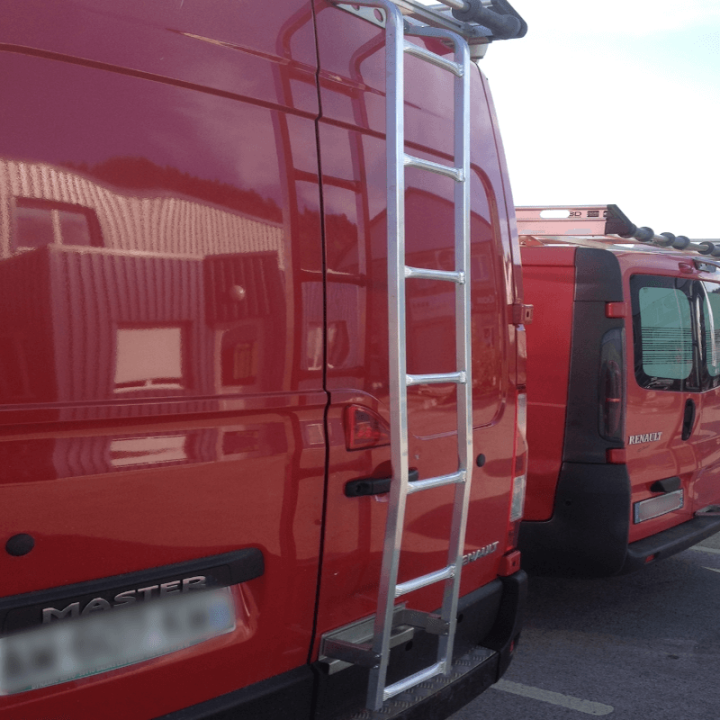 Echelle de porte en aluminium. Exemple sur Renault Master