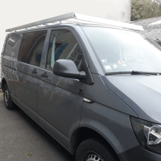 Galerie Volkswagen Transporter T6 / T6.1 avec déflecteur de série Galerie Volkswagen Transporter T6 / T6.1 avec déflecteur de série