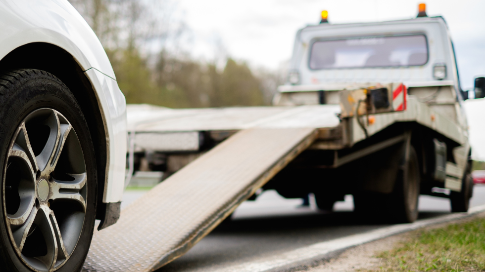 Dépannage utilitaire sur autoroute : tarifs 2025 en hausse