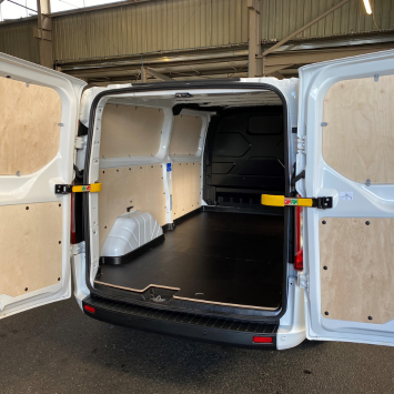 Installation habillage intérieur pour véhicule utilitaire Installation habillage intérieur pour véhicule utilitaire